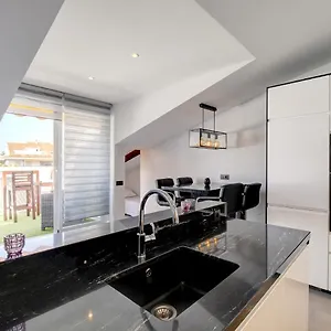 https://penthouse-deluxe-carolina-park-marbella.1costadelsol.com
